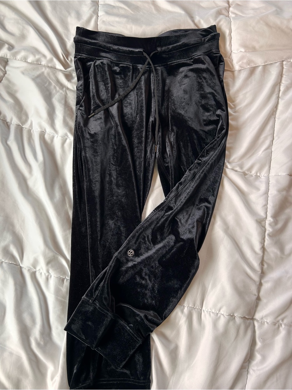 Lululemon Black Velvet Jogger Pants Women’s Size 8 Soft Luxe Lounge Athleisure